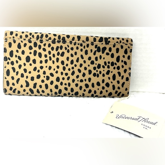 Universal Thread cheetah print Wallet NWT - Picture 6 of 12
